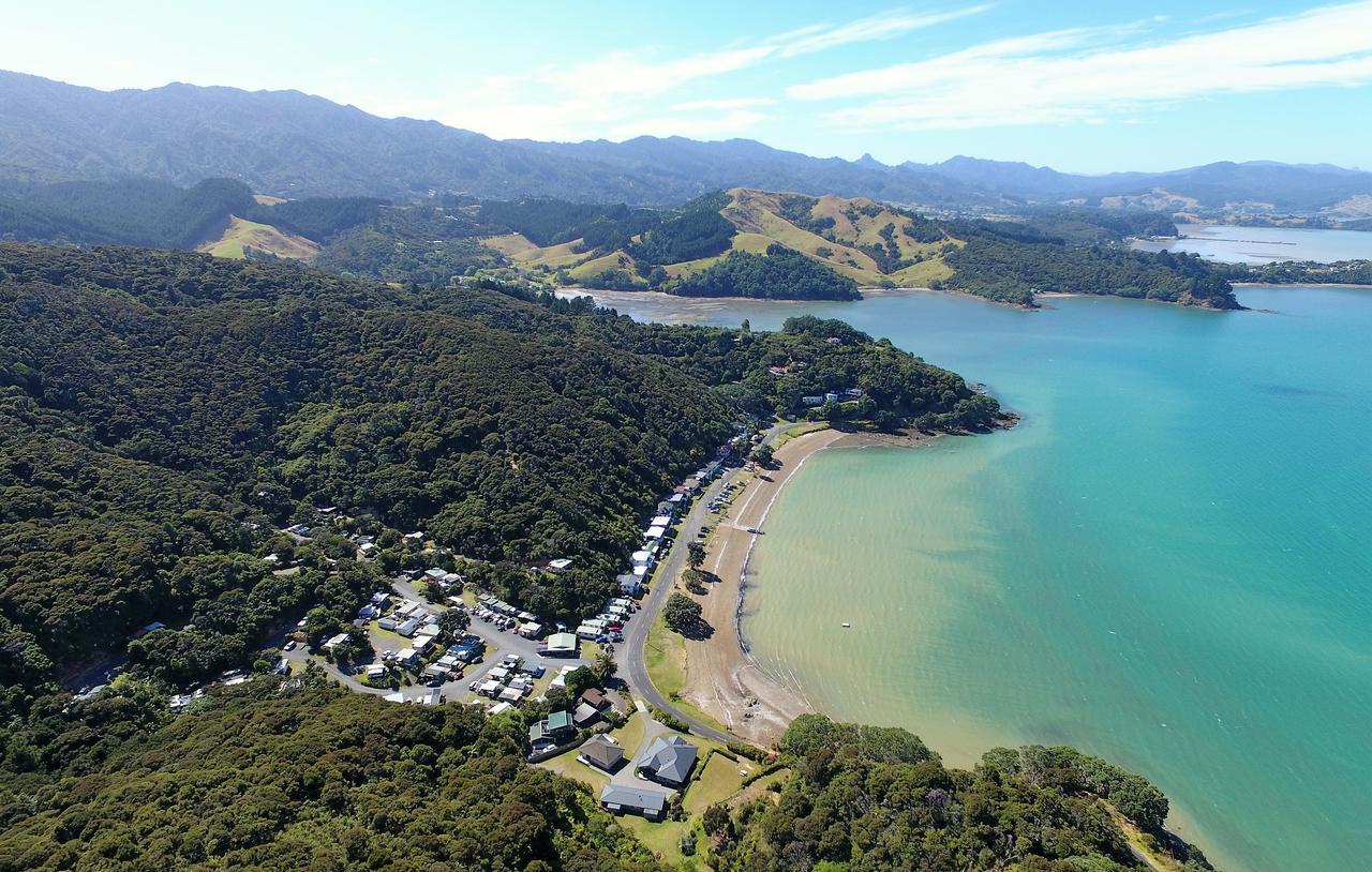 Oamaru Bay Tourist Park Hotel Coromandel ภายนอก รูปภาพ